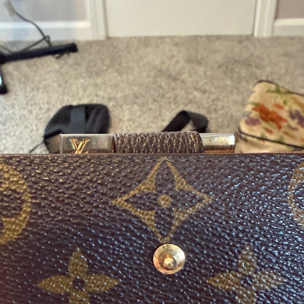 Louis Vuitton Dark Brown Monogram Wallet
Genuine Louis Vuitton - Picture 5 of 7